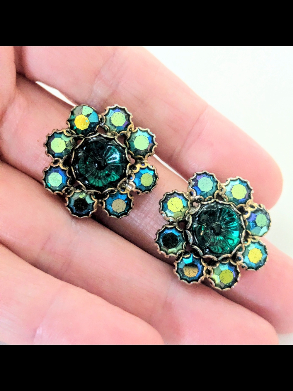 Vintage WEISS Green AB Crystal & Floral Art Glass Center Clip On Earrings